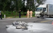 Ô tô và xe máy bốc cháy sau va chạm, một người tử vong