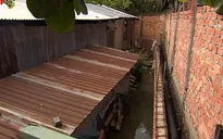 Cả xóm lo ngập úng chỉ vì một hộ dân chiếm rạch công cộng