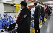 Thượng Hải hoãn hơn 500 chuyến bay phòng ngừa COVID-19 lây lan