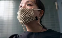 Khẩu trang kim cương có giá… 9.600 USD