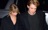 Taylor Swift tiết lộ bạn trai cùng sáng tác "folklore"