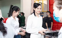 Hoa hậu Đỗ Thị Hà và 2 Á hậu giản dị trong chuyến từ thiện đầu tiên