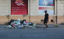 Rác chất đống vì công nhân đình công: Năng lực đơn vị thu gom còn yếu?