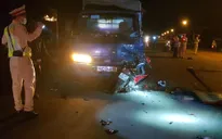 Xe máy lấn làn đấu đầu xe tải, một người tử vong