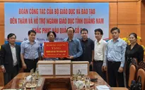 Bộ GD&ĐT trao quà gần 10 tỷ đồng cho ngành Giáo dục 4 tỉnh miền Trung