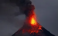 Núi lửa phun trào ở miền Đông Indonesia, hàng nghìn người phải sơ tán
