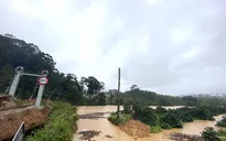 Dùng flycam tìm kiếm 2 nữ du khách bị lũ cuốn khi đi tour trải nghiệm