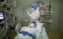 Pháp ban bố tình trạng khẩn cấp về y tế đến tháng 2/2021
