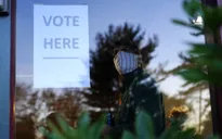 Bầu cử Mỹ 2020: Hai ứng cử viên Tổng thống bám đuổi sít sao tại các bang chiến địa