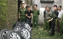 Mật phục trong đêm bắt đối tượng kê gạch, trộm bánh xe ô tô bán ra Hà Nội