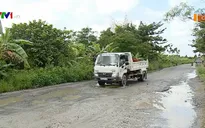 Đường xuống cảng Cần Thơ xuống cấp nghiêm trọng