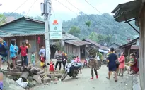 Chông chênh đường đến trường của trẻ em vùng lũ