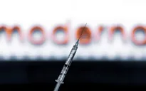 Moderna xin cấp phép khẩn cấp vaccine ngừa COVID-19