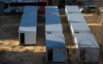 Lo hệ thống y tế quá tải, Hàn Quốc mở khu giường bệnh dã chiến trong container