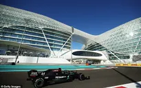 Lewis Hamilton xếp thứ 5 trong ngày trở lại F1