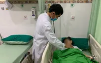 Kịp thời gắp đồng xu đường kính 2cm trong dạ dày bé gái 4 tuổi