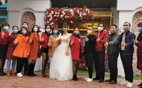 Dân mạng buôn gì: Đám cưới mùa COVID-19 hay đi chùa thời 4.0?