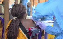 Vaccine ngừa COVID-19 bao giờ đến châu Phi?
