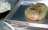 Biến lông gà thành nguồn thực phẩm thay thế