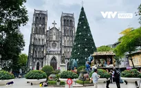 Người dân phải đeo khẩu trang khi tới nhà thờ dịp lễ Giáng sinh