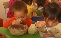 Nâng cao chất lượng bữa ăn bán trú trong những ngày đông rét
