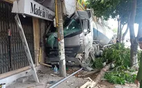 Hà Nội: Xe bồn "càn quét" vỉa hè