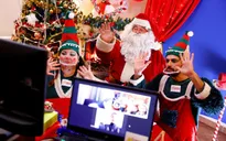Ông già Noel làm sứ mệnh phát quà... online