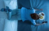 Phát hiện mới: Ăn khuya có thể làm tăng nguy cơ mắc ung thư?