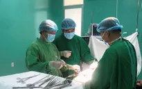 Đi khám sức khỏe lao động, phát hiện u trung thất chèn ép tim