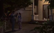 Trở về giữa yêu thương - Tập 8: Yến (Việt Hoa) hoảng hồn phát hiện tất phụ nữ trong túi quần bố chồng