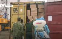 Trót lọt thông quan, 2 container chất đầy hàng lậu đang lưu thông trên đường thì bị bắt giữ