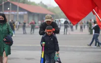 Ảnh: Cổ động viên hâm nóng bầu không khí trước trận giao hữu ĐTQG Việt Nam - U22 Việt Nam