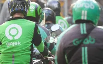 Bloomberg: Grab và Gojek sắp về chung một "mái nhà"