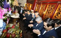 Đoàn đại biểu dự Đại hội toàn quốc các dân tộc thiểu số dâng hương tưởng niệm các Vua Hùng