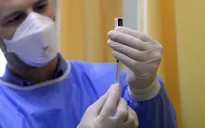 Tây Ban Nha lập danh sách người từ chối tiêm vaccine COVID-19