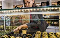 Đồng USD yếu đẩy giá vàng châu Á đi lên