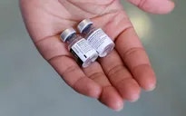 Về trường hợp y tá mắc COVID-19 sau khi tiêm: Giới chức y tế Mỹ nói gì?