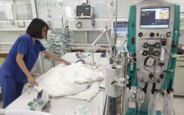 Bé trai 9 tháng tuổi ngừng tim 3 lần được cứu sống kỳ diệu