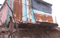 Dân ven biển bất an khi triều cường "nuốt" nhiều ngôi nhà