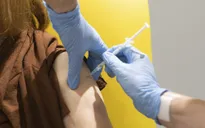Anh chưa thể triển khai tiêm vaccine của AstraZeneca/Oxford