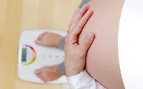 Mẹ béo phì có thể sinh con bị co giật, bại liệt