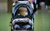 Dịch COVID-19: Không chủ quan trước hiện tượng trẻ em ít nhiễm bệnh