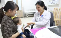 Nhiều trẻ nhập viện trong tình trạng nặng do bố mẹ sợ dịch COVID-19 không cho đi khám