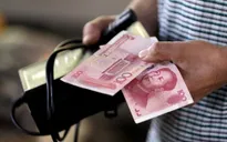 Trung Quốc khử trùng tiền giấy ngăn dịch bệnh lây lan