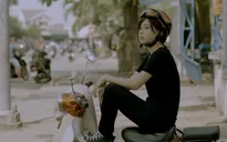 Lần đầu làm xe ôm trên màn ảnh, Hoàng Yến Chibi lóng ngóng học chạy xe số