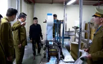 Đề nghị xử lý hình sự doanh nghiệp dùng giấy vệ sinh sản xuất khẩu trang