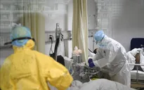 EU chuyển 12 tấn quần áo bảo hộ y tế tới Trung Quốc