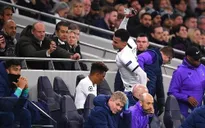 VIDEO: Cận cảnh màn đập phá của Dele Alli sau khi bị thay ra khỏi sân