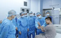 Ca ghép chi thể đầu tiên trên thế giới lấy từ người cho sống được thực hiện tại Việt Nam