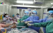 Nhân viên y tế sưởi ấm trái tim người bệnh